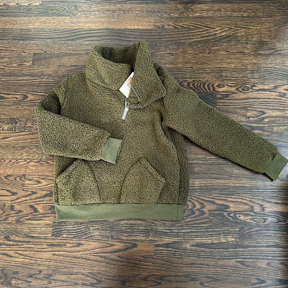 Kinundo on Amazon fleece Sherpa pullover with pockets. Size small. New with tags